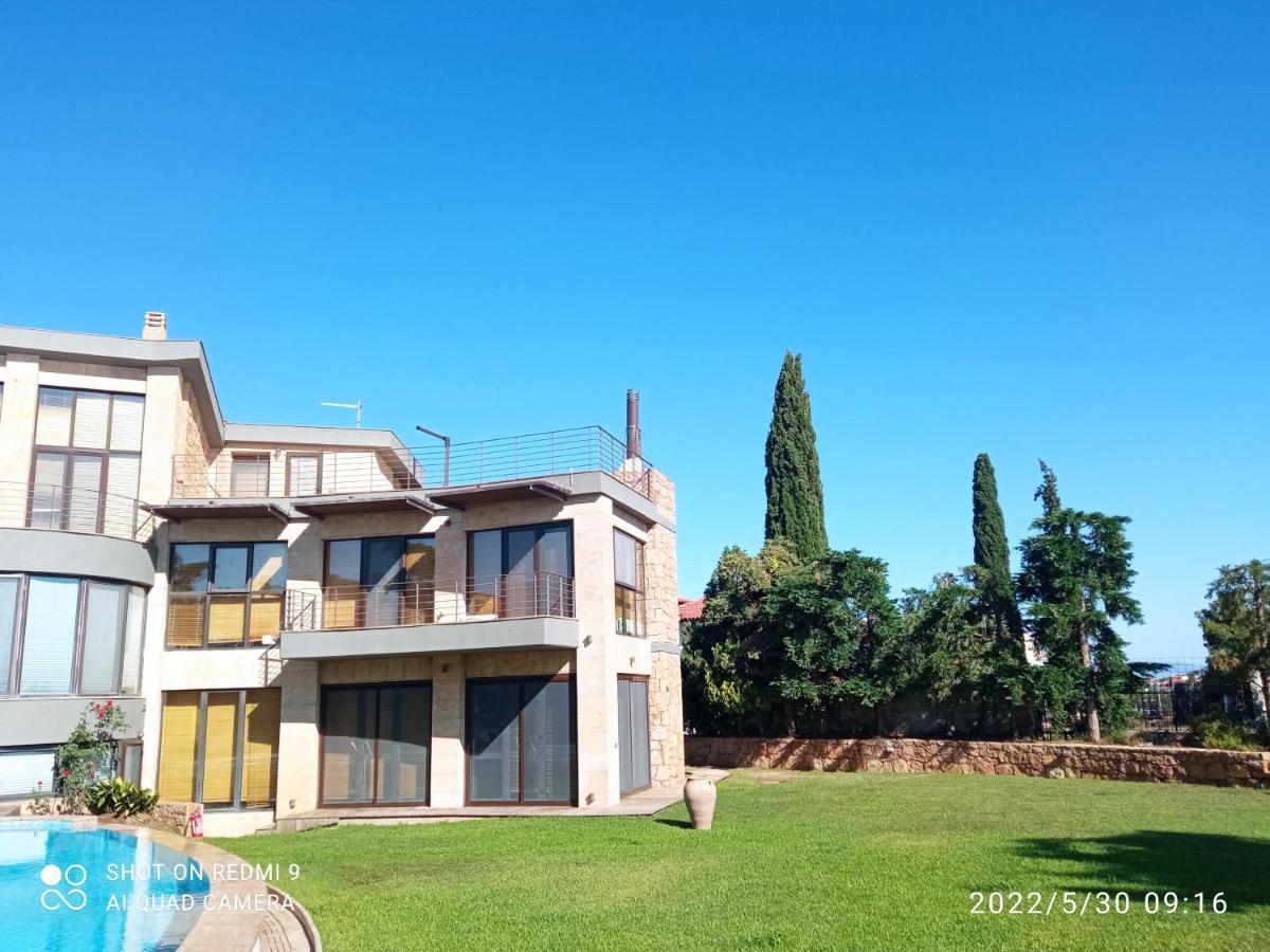 Villa Castle On The Edge Of The Sea