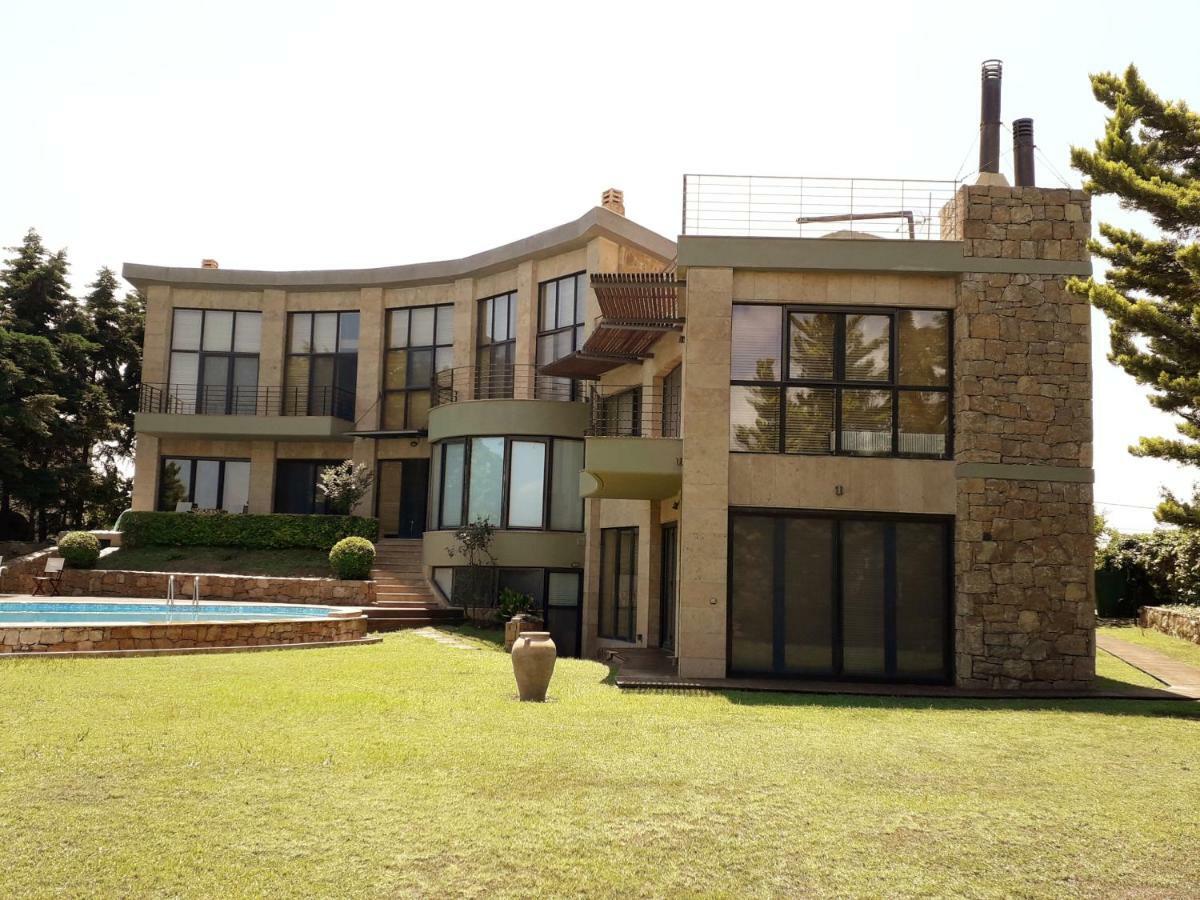Villa Castle On The Edge Of The Sea